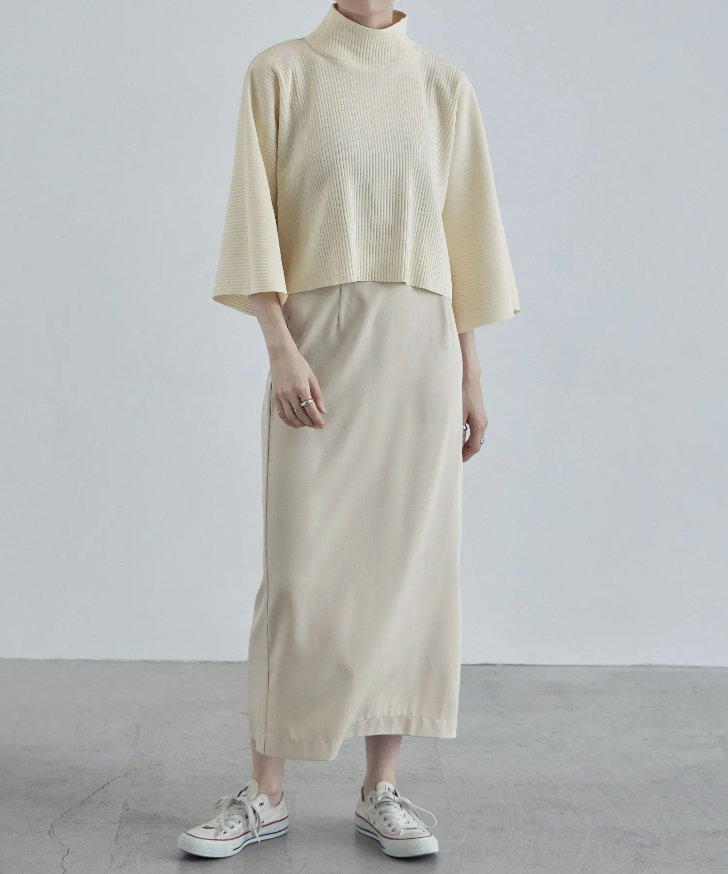 High-neck pleated short tops