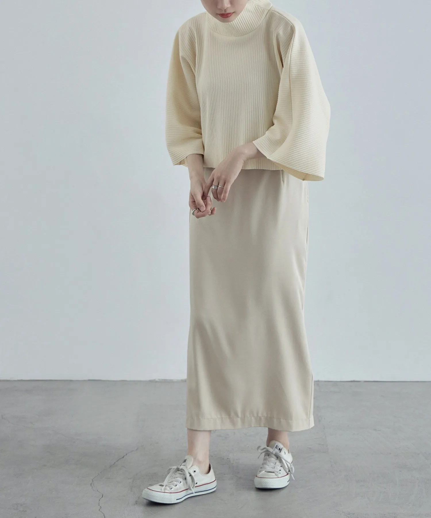 High-neck pleated short tops