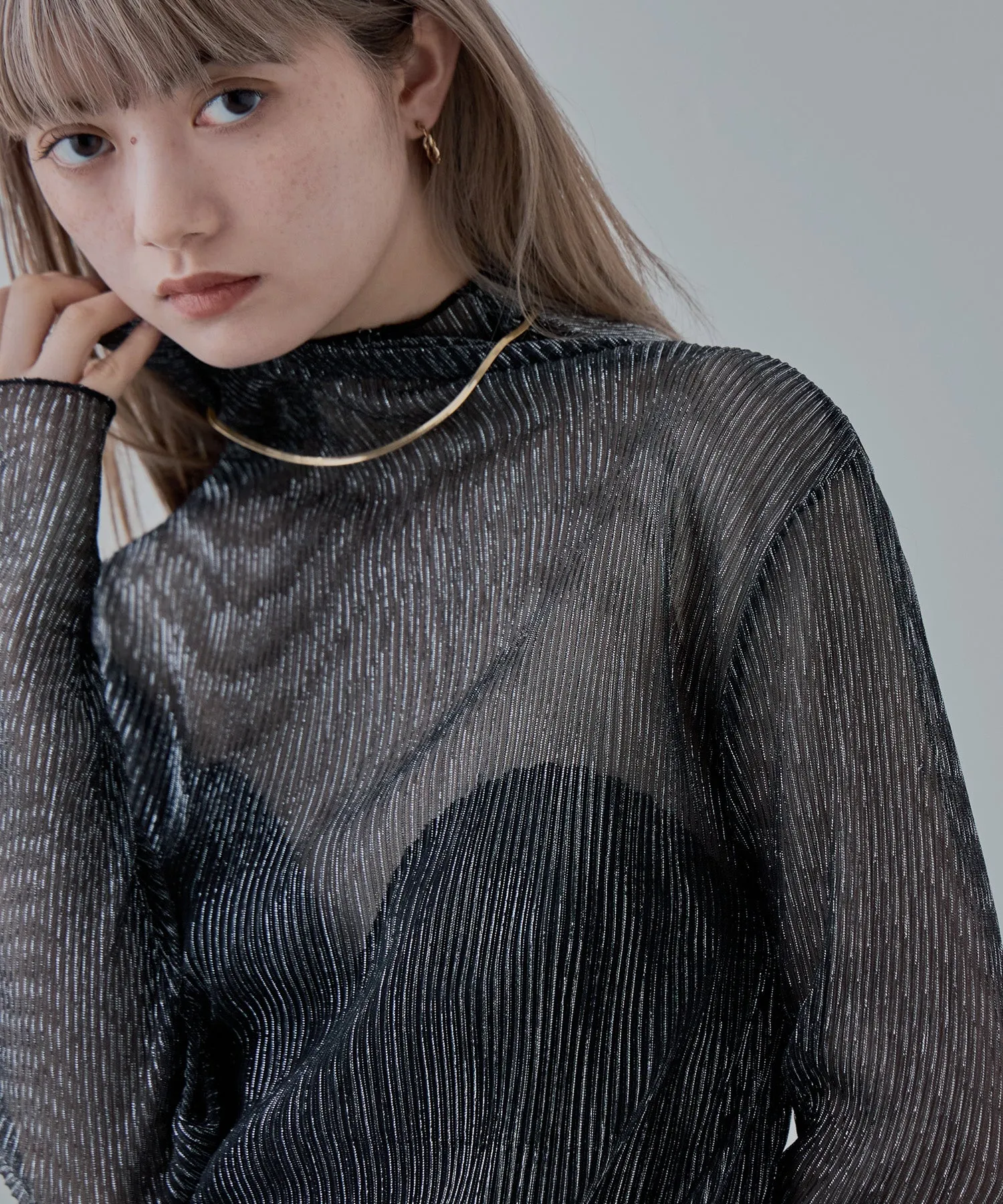 Lame sheer pleats high-neck tops